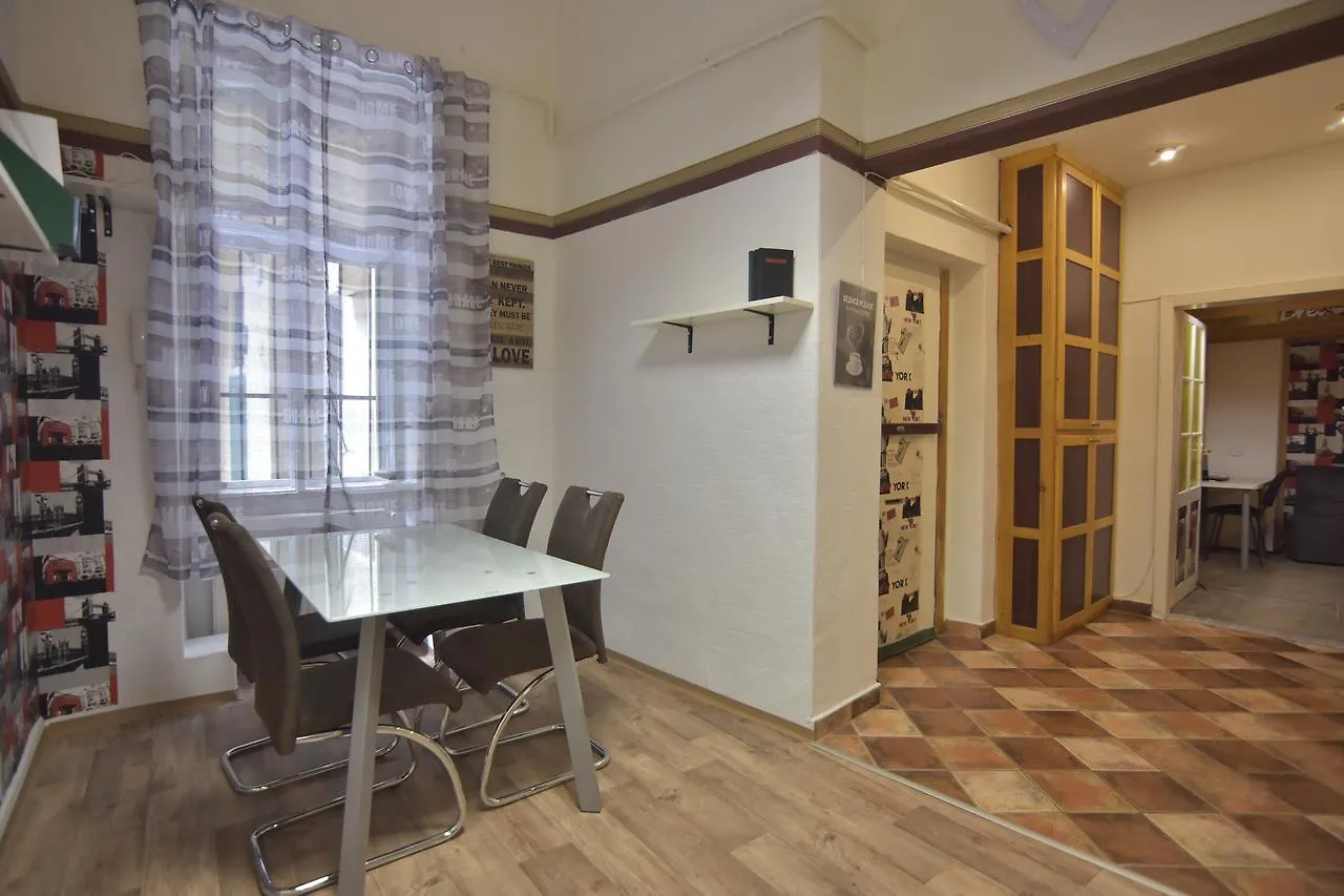 Historic Feelings By Gozsdu Entrance Apartment Budapesta